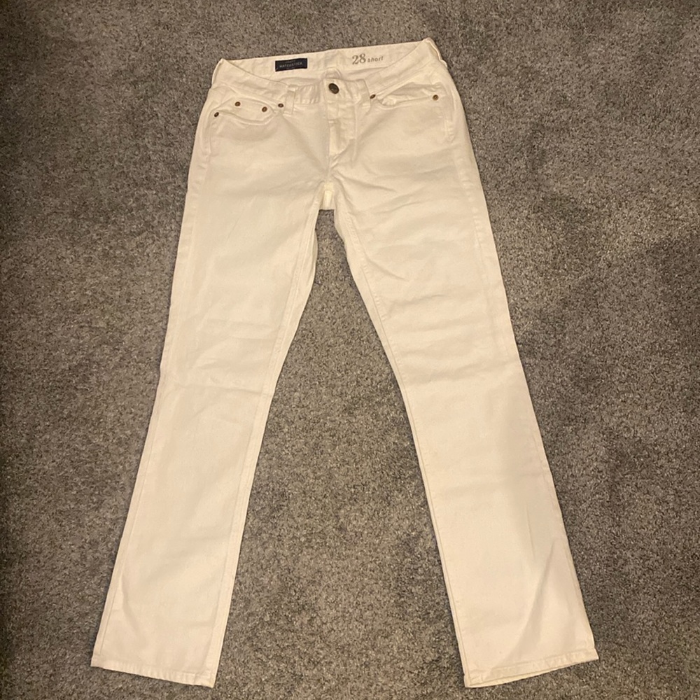 J Crew matchstick jeans 28 short
Color- White